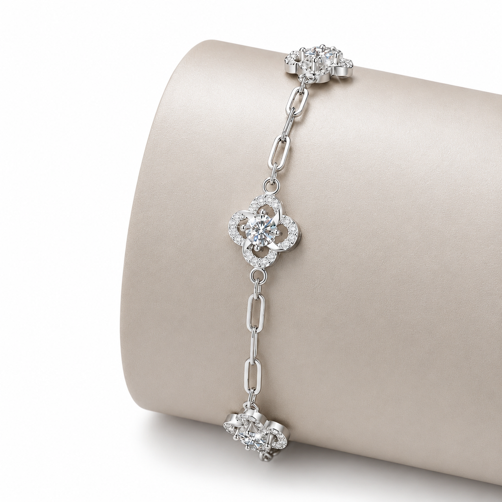 Gleaming clover bracelet