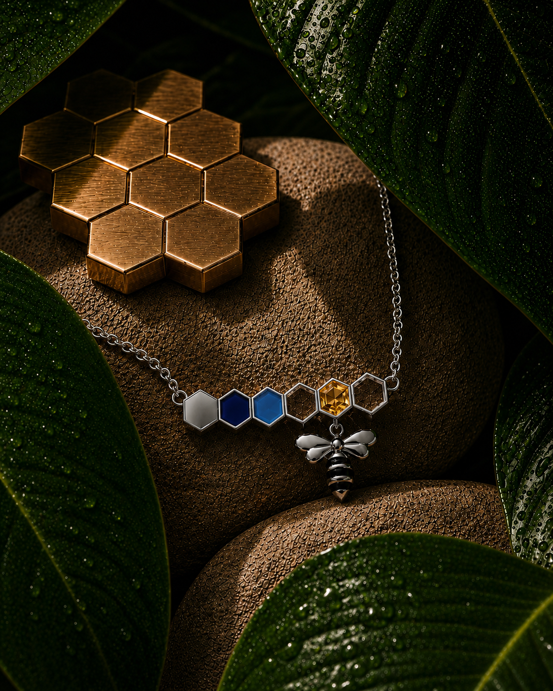 Mélia Bee Necklace