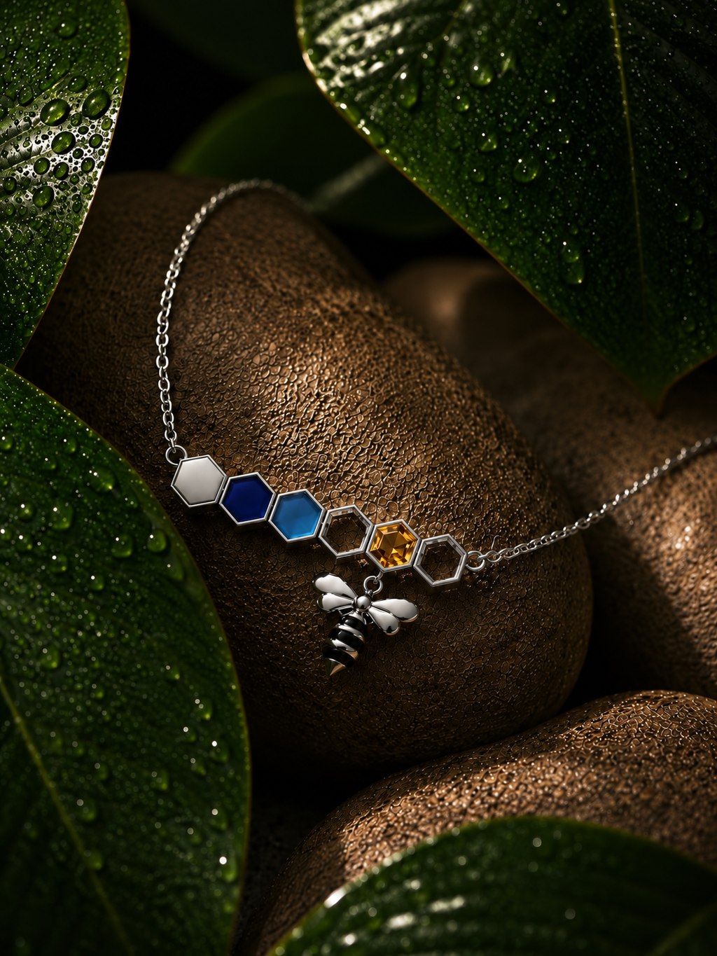 Mélia Bee Necklace